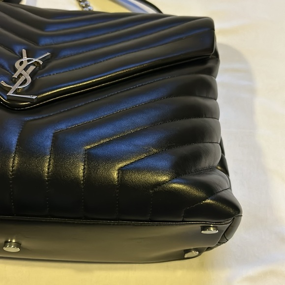Authentic SAINT LAURENT
Saint Laurent (YSL) Large Loulou - Picture 5 of 17